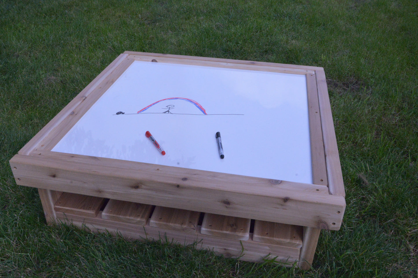 Table d’art extérieure pour poupons