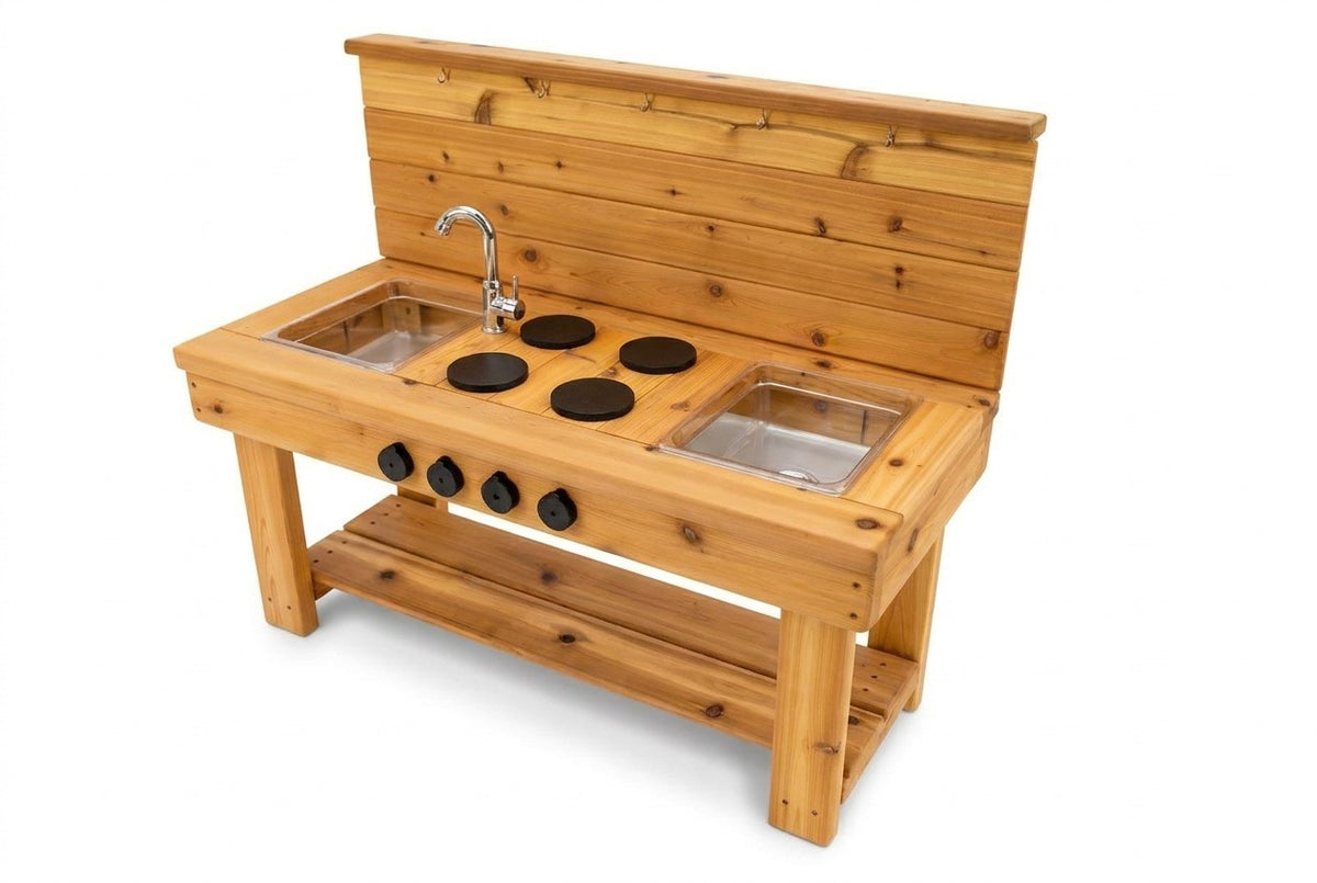 Cuisinette extérieure en cèdre Noble Wooden Toys avec dosseret, cuisinière, robinet fonctionnel et 2 éviers transparents centrés