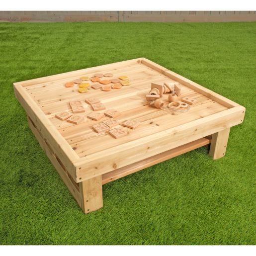 Table carrée pour poupons