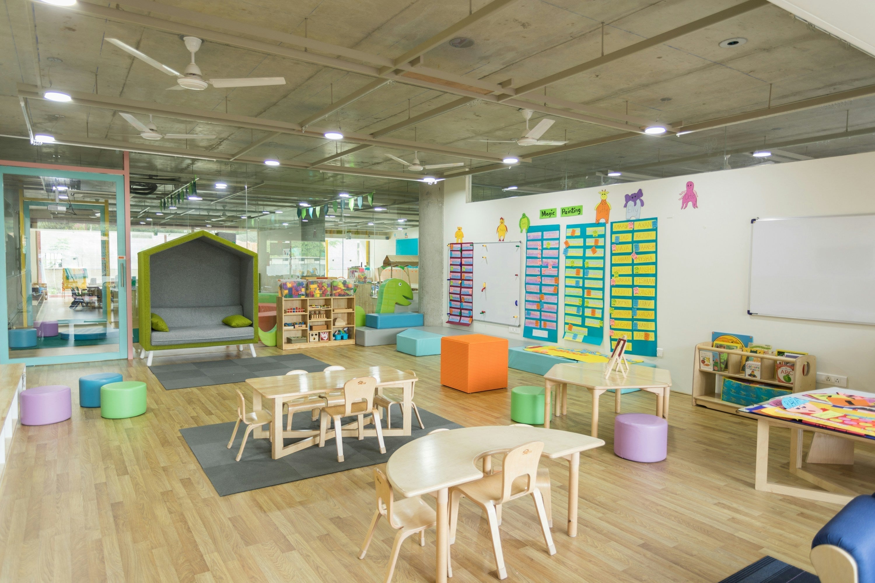 Chaises murales pour CPE : guide d’achat et conseils d'experts