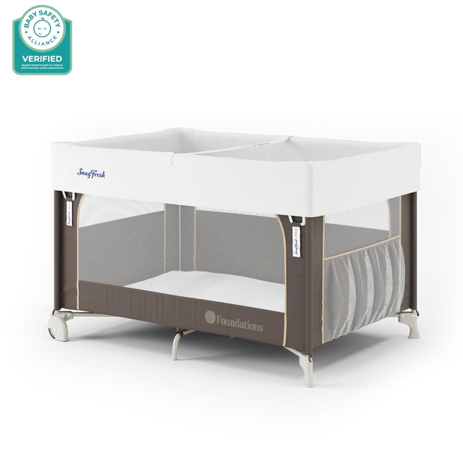 Parc pour bébé SnugFresh® Elite™ avec housse et roues