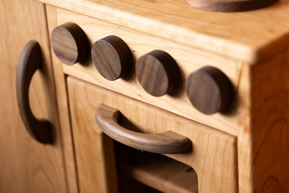 Cuisinette en bois massif de merisier pour jeu symbolique – photo 3