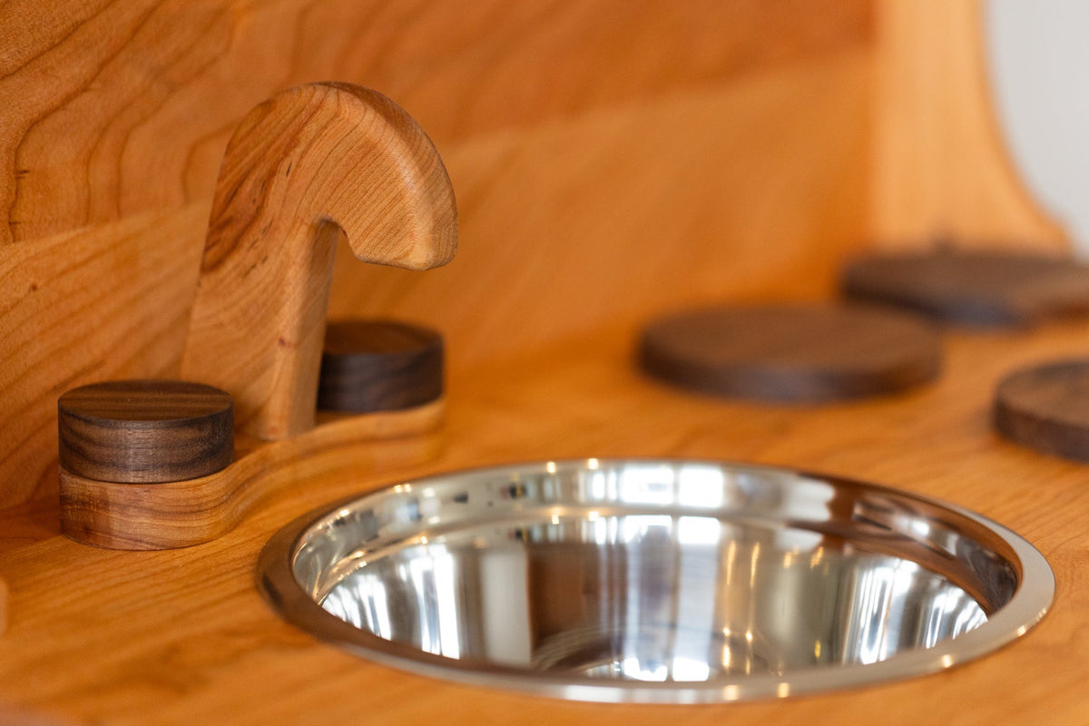 Cuisinette en bois massif de merisier pour jeu symbolique – photo 8