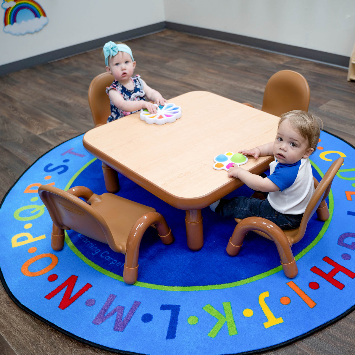 Ensemble table carrée 30 po et 4 chaises BaseLine Children's Factory