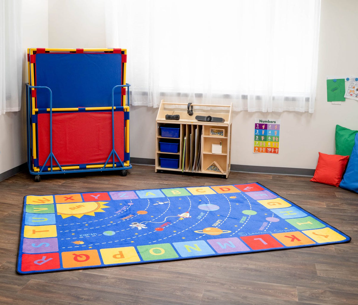 Tapis éducatif système solaire avec bordure alphabet en polyamide, 6 x 9 pi