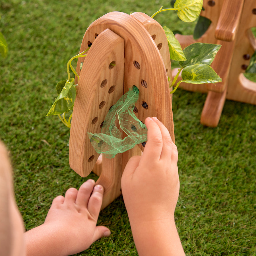 Wooden Tree Set to Thread