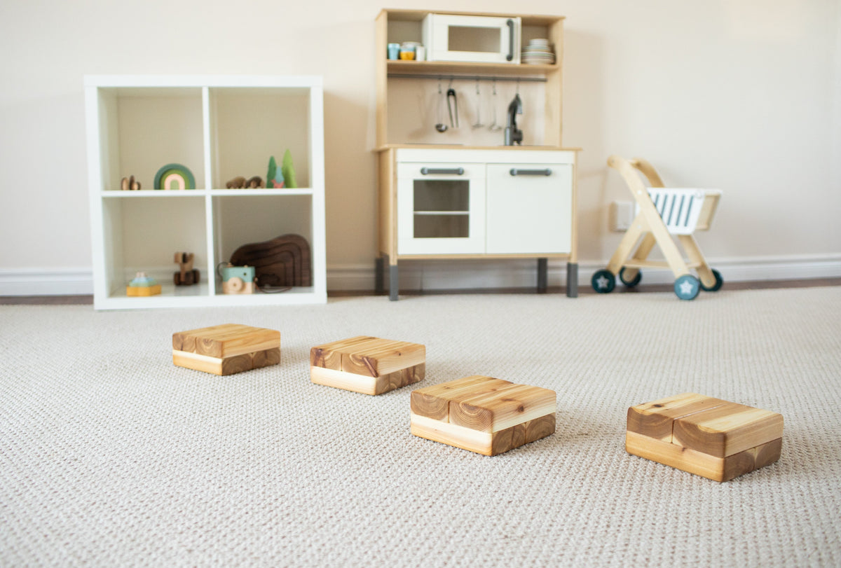 Poutres d'équilibre et pierres de gué extérieures en cèdre Noble Wooden Toys
