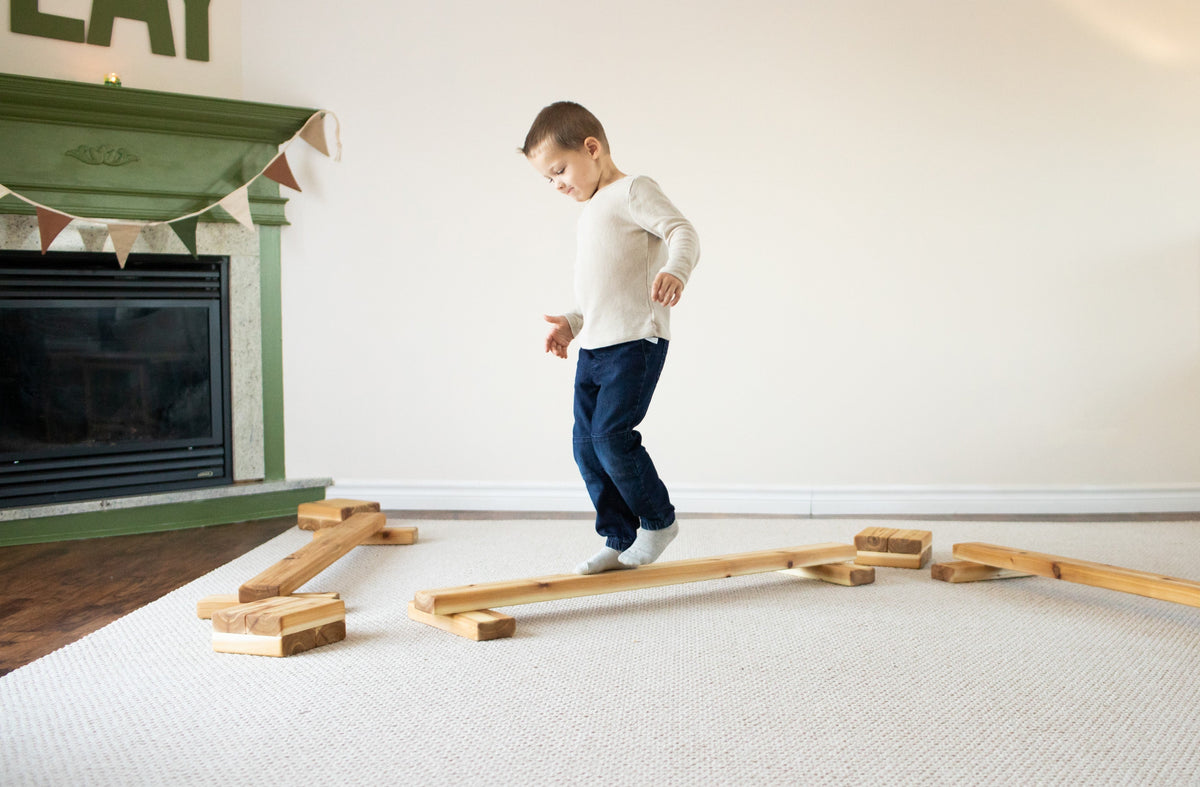 Poutres d'équilibre et pierres de gué extérieures en cèdre Noble Wooden Toys