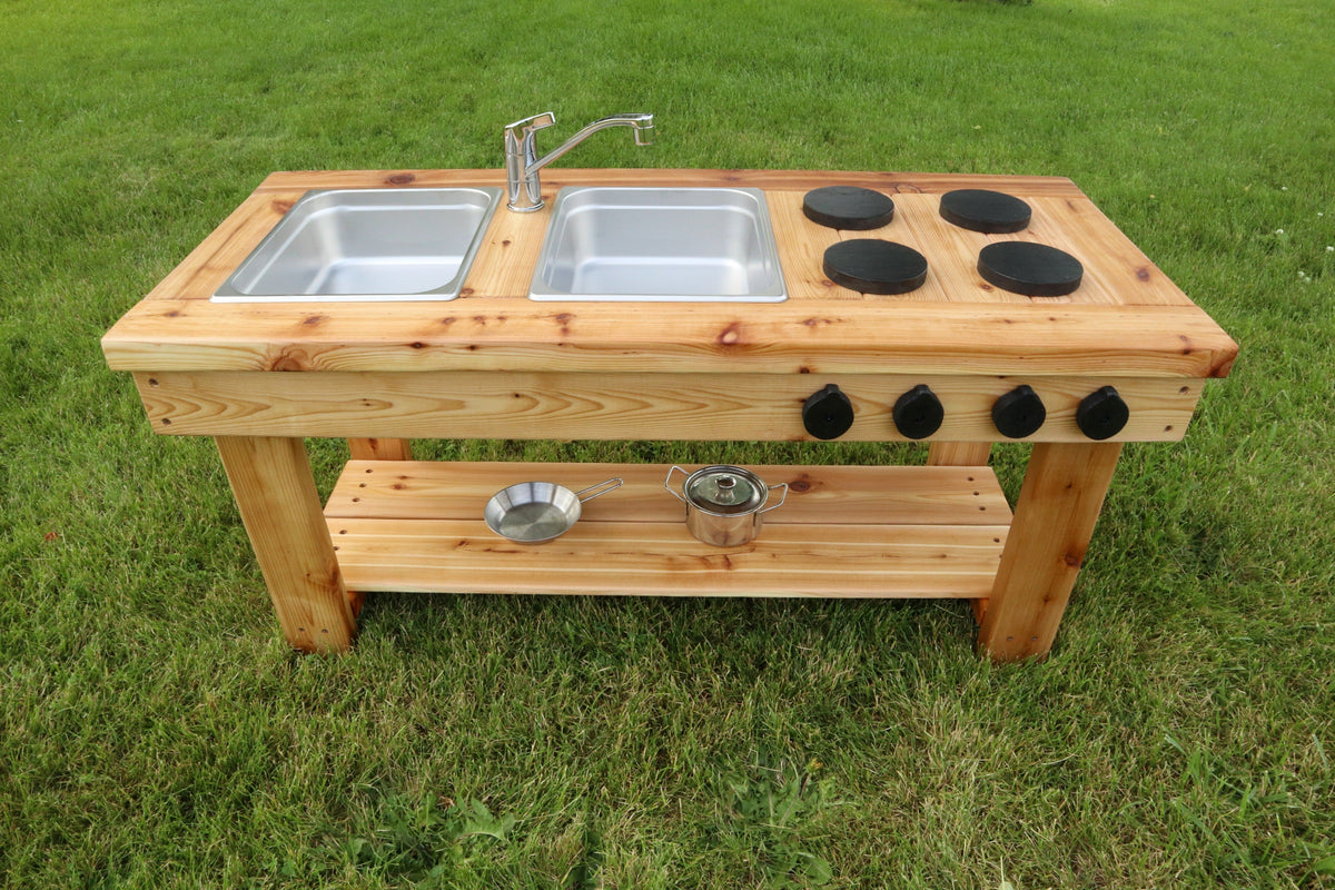 Cuisinette extérieure simple en cèdre Noble Wooden Toys avec tablette, 2 éviers en acier inoxydable