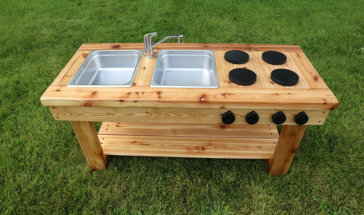 Cuisinette extérieure simple en cèdre Noble Wooden Toys avec tablette, 2 éviers en acier inoxydable