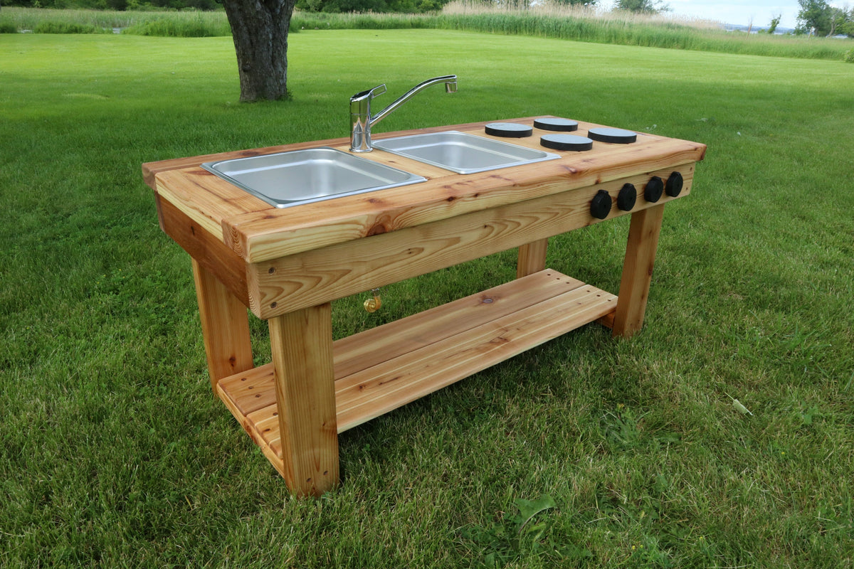 Cuisinette extérieure simple en cèdre Noble Wooden Toys avec tablette, 2 éviers en acier inoxydable