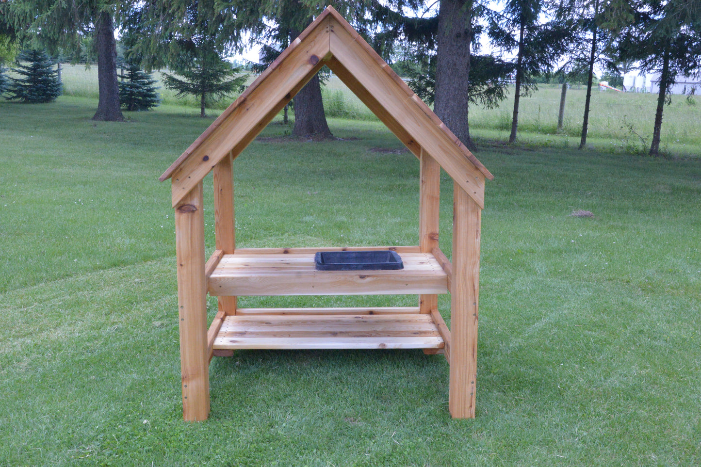 Outdoor kitchenette with roof