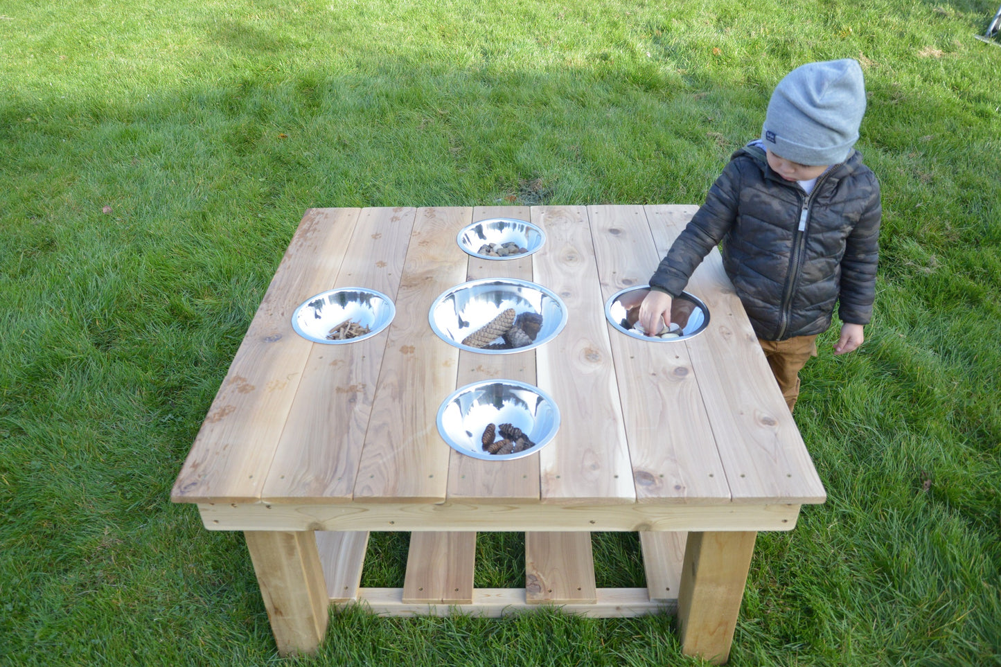 Outdoor table - 5 bowls