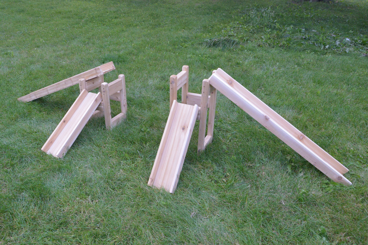 Système de canaux en bois – Jeu d’eau éducatif et sensoriel