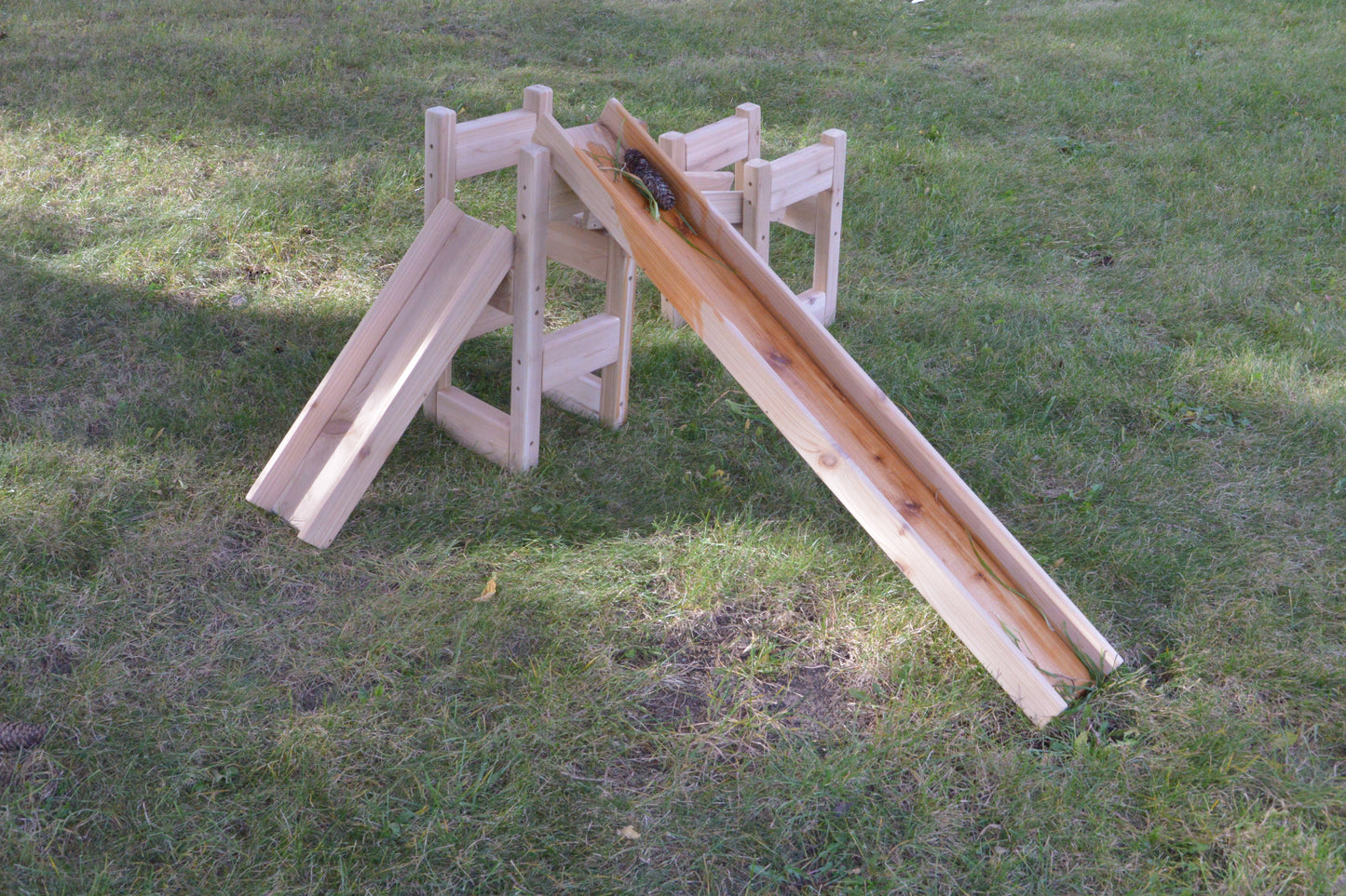 Système de canaux en bois – Jeu d’eau éducatif et sensoriel