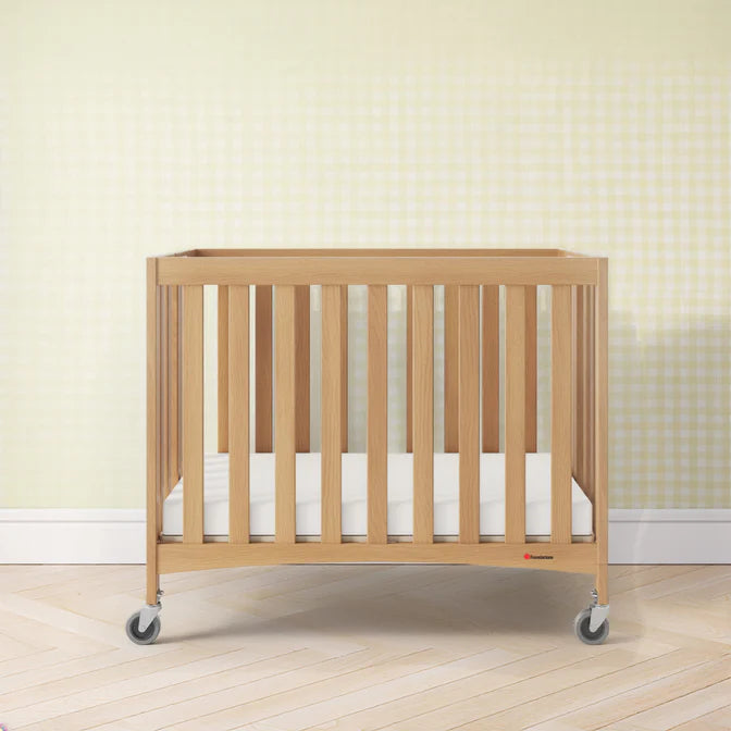 Lit de bébé pliant Compact Travel Sleeper® à lattes avec roulettes (matelas inclus)