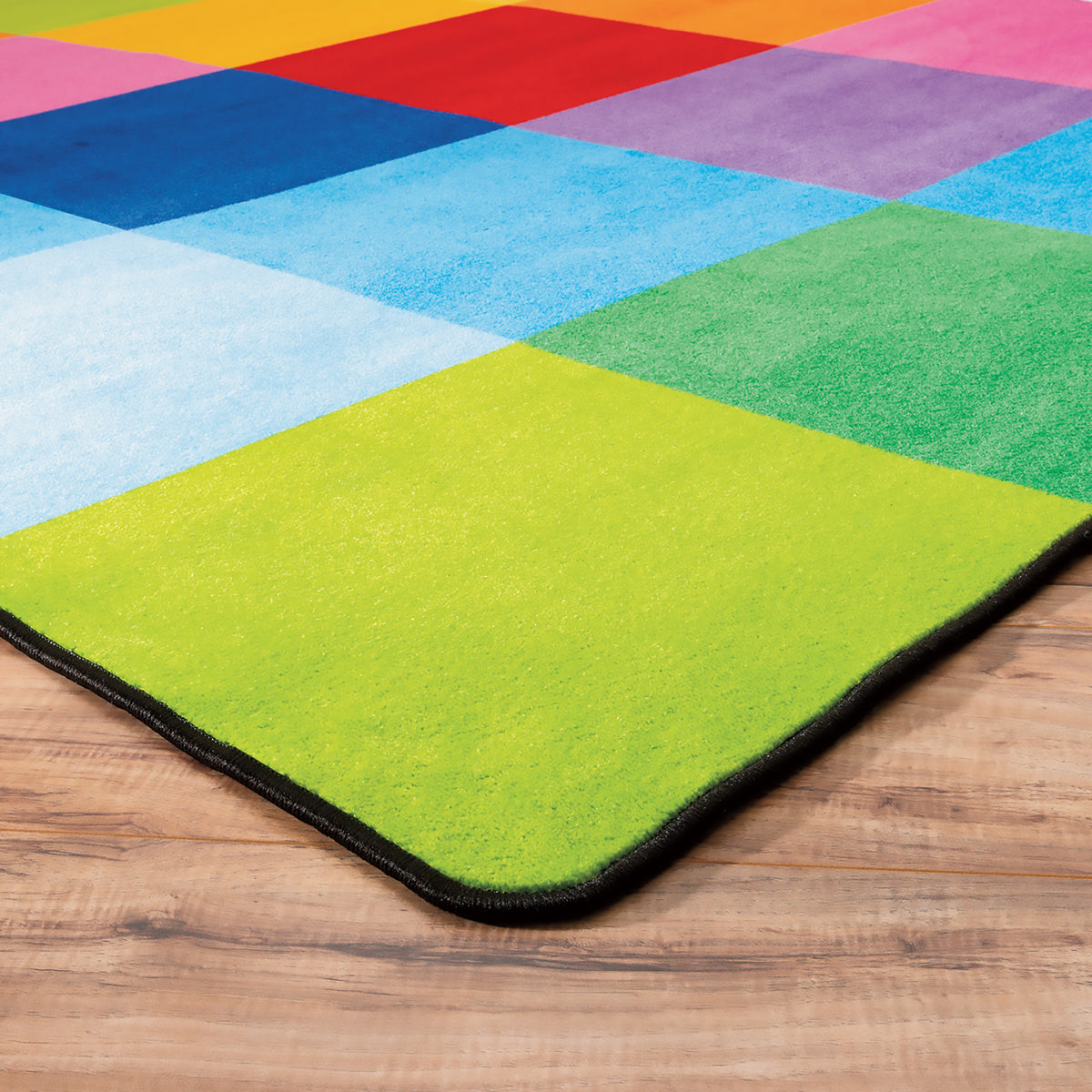 Tapis mosaïque arc-en-ciel en polyamide avec endos de feutre, 6 x 9 pi