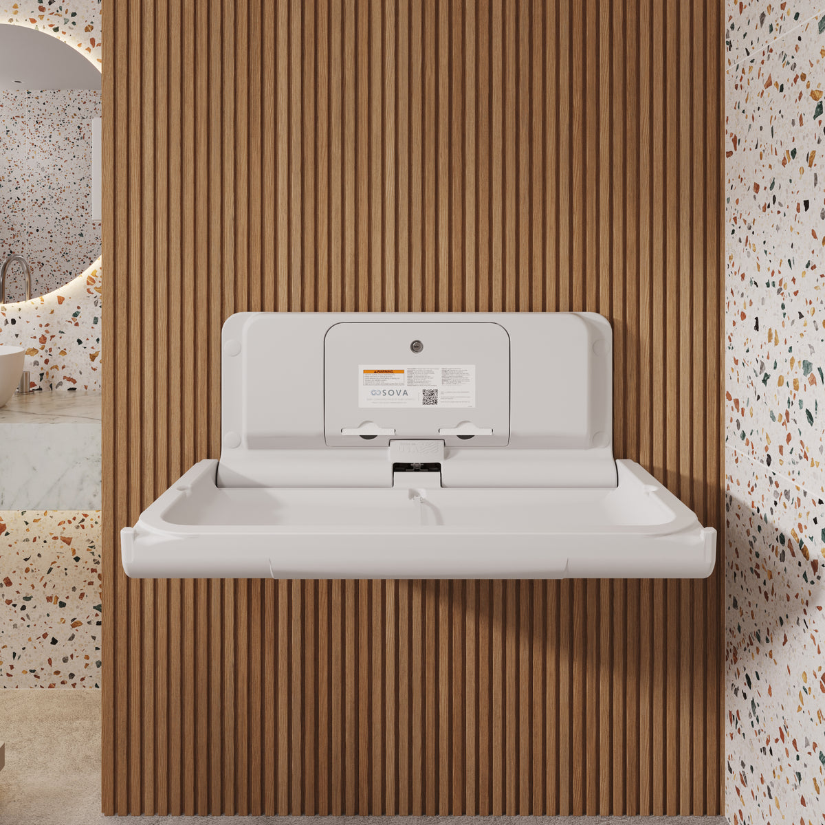 Table à langer murale Span granit blanc ouverte, installée dans une salle de bain