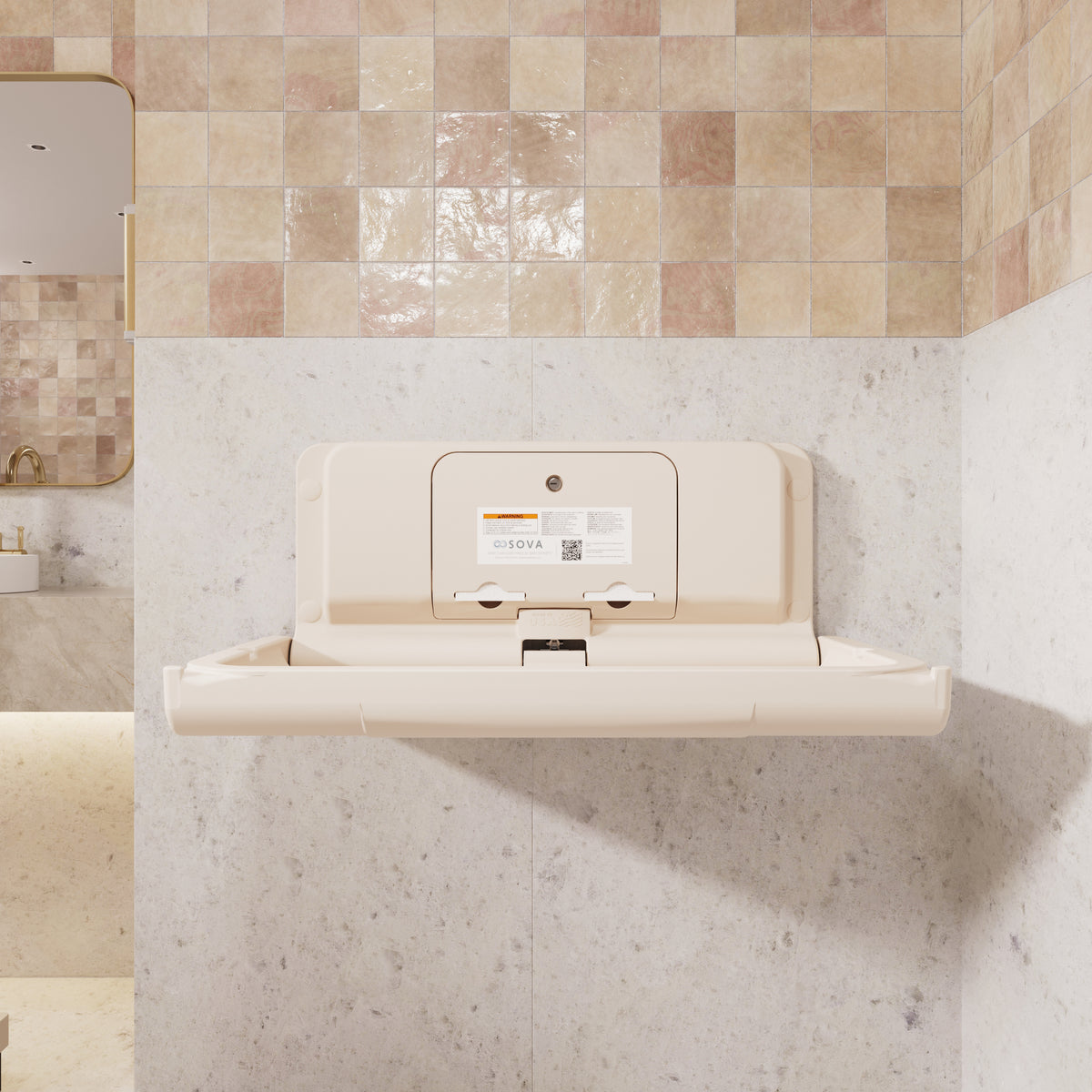 Table à langer murale Span crème ouverte, installée dans une salle de bain