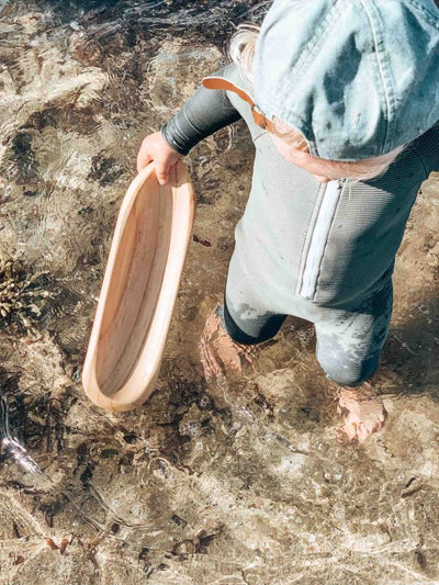 Bateau en bois pour la cour